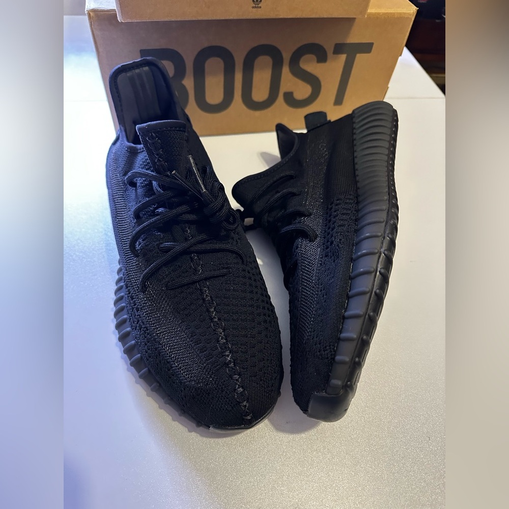 Yeezy Boost 350 V2 All Black ONYX Mens Adidas Sneakers